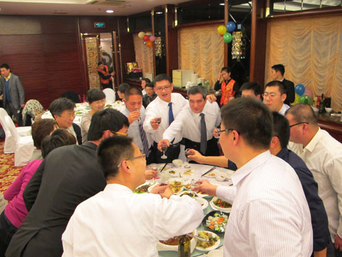 煙臺(tái)華順油氣潤(rùn)滑之2013年春晚之舉杯同慶2