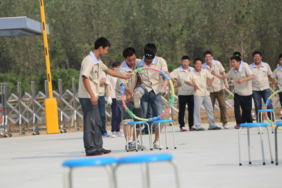 煙臺(tái)華順油氣潤滑運(yùn)動(dòng)項(xiàng)目之信任游戲