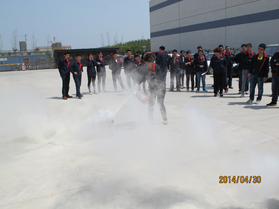 煙臺華順油氣潤滑之安全培訓滅火器實際操作