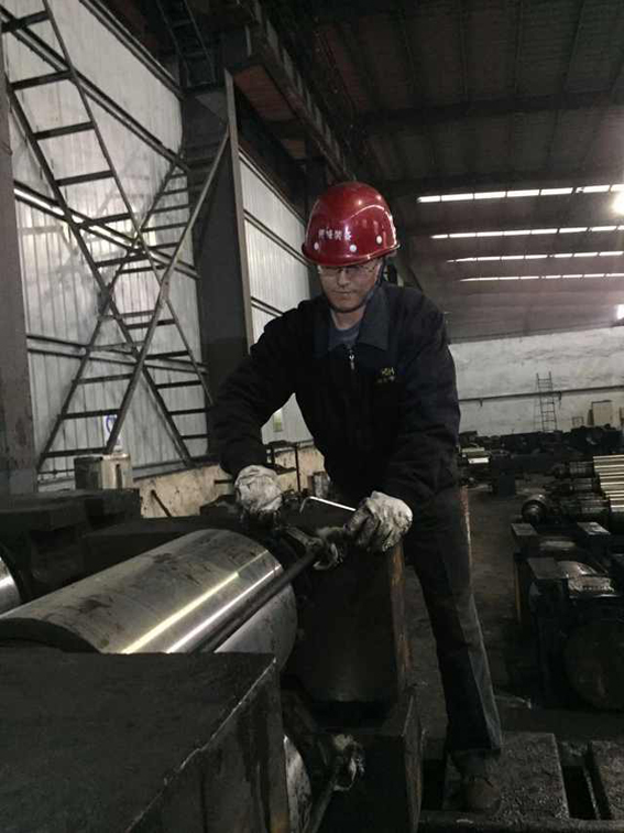 煙臺華順公司13年來專項(xiàng)致力于油氣集中潤滑技術(shù)的應(yīng)用和推廣。近三年的時間，已經(jīng)為國內(nèi)200多個企業(yè)提供了500余套具有自主知識產(chǎn)權(quán)的油氣集中潤滑系統(tǒng)。華順公司可根據(jù)客戶的實(shí)際需求完成從現(xiàn)場調(diào)研、方案設(shè)計(jì)、產(chǎn)品生產(chǎn)制造、現(xiàn)場安裝到系統(tǒng)調(diào)試的整體交鑰匙工程。煙臺華順公司鄭重承諾，對煙臺華順公司提供的油氣集中潤滑系統(tǒng)提供終身的售后設(shè)備維修和技術(shù)支持服務(wù)