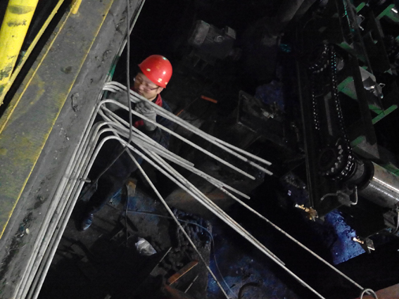 任勞任怨的華順油氣潤(rùn)滑售后人員