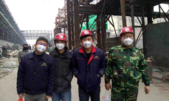 華順油氣潤(rùn)滑售后人員客戶服務(wù)現(xiàn)場(chǎng)